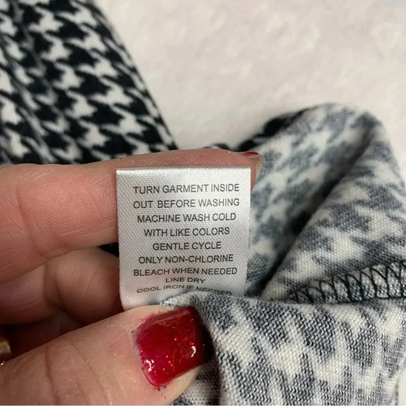 Como Black houndstooth top size small cute silver buttons on sleeves - Picture 6 of 8